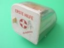 Maskottchen red first aid box for glove box